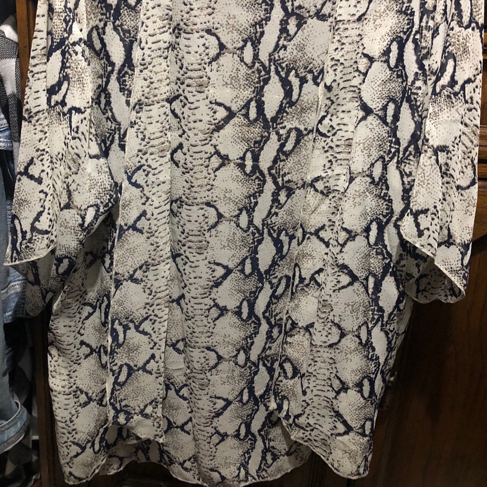 Kimono - Picture 2 of 2